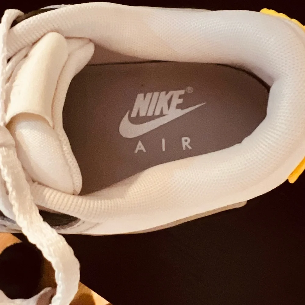 Nike Air Max 90 LV8 Sneakers. No tags but never worn . - Picture 5 of 6